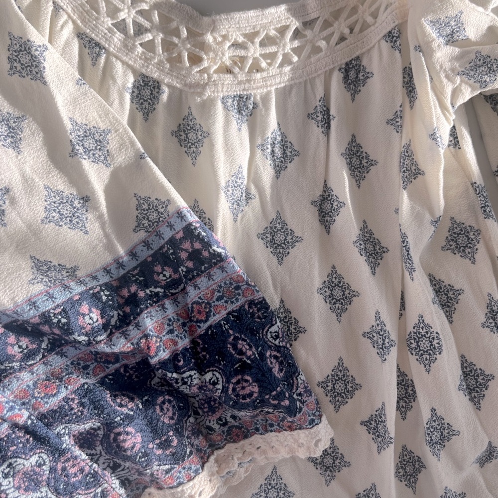 Boho top. Size small open shoulder long sleeve top.